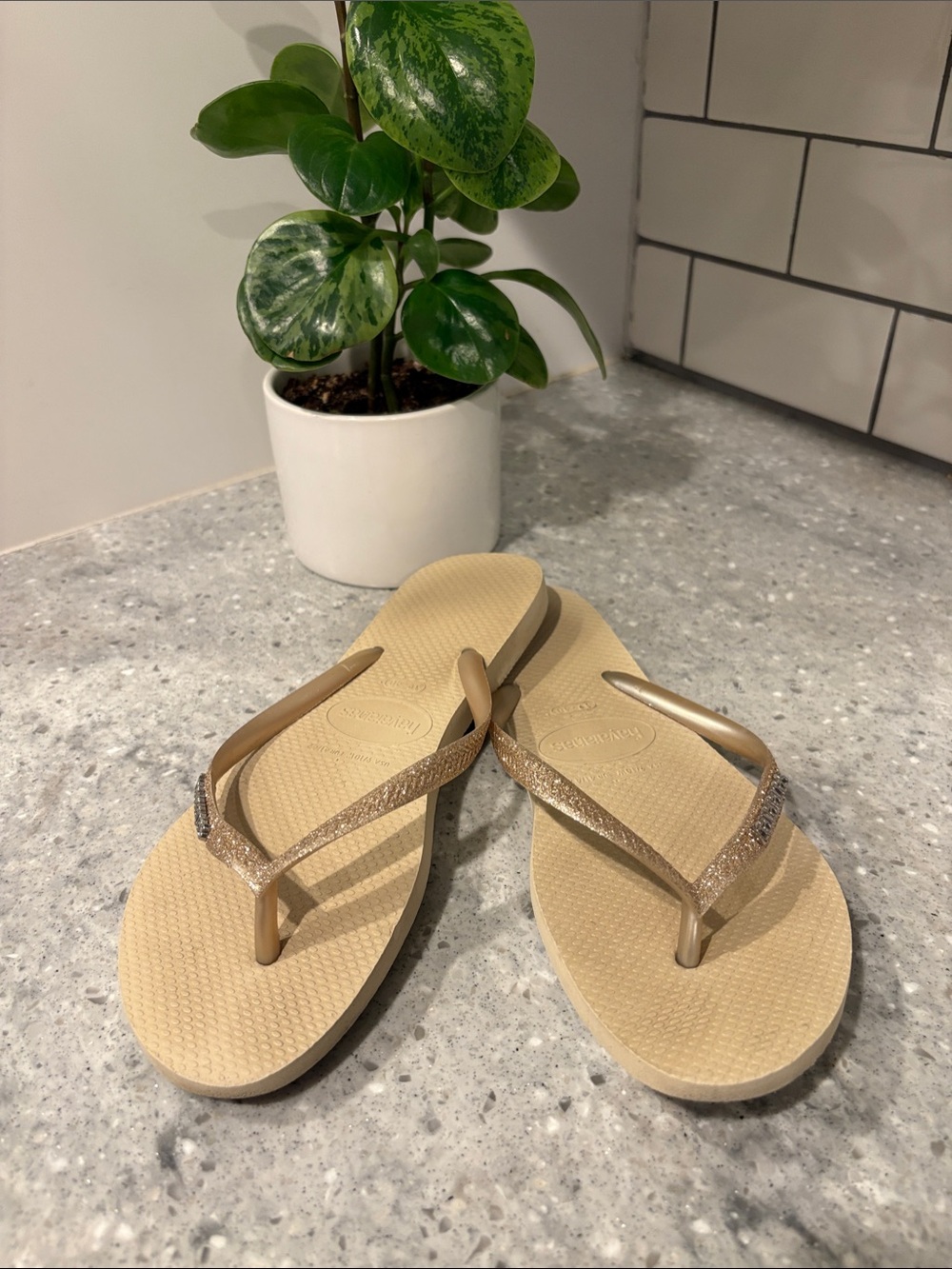 Havaianas Women’s Slim Glitter Flip Flops in Beige and Gold
